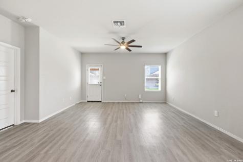 7334 Capricorn Way Converse TX 78109