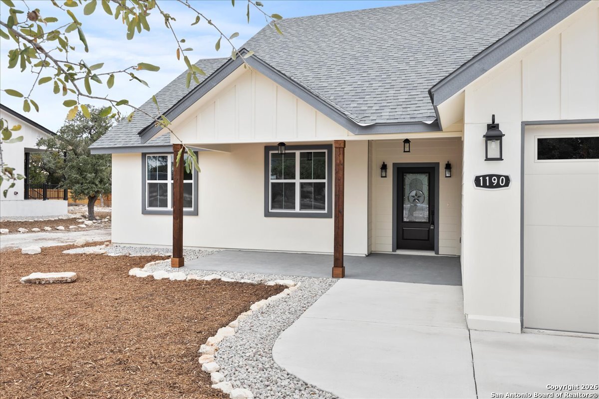 1190 Fernwood Fischer TX 78623