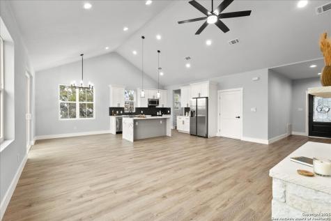 1190 Fernwood Fischer TX 78623