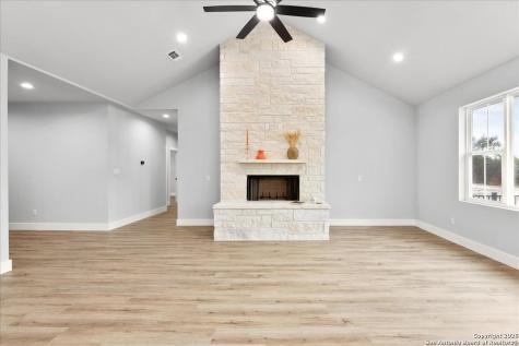1190 Fernwood Fischer TX 78623