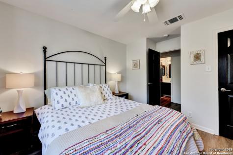 2204 Blackoak Bend San Antonio TX 78248