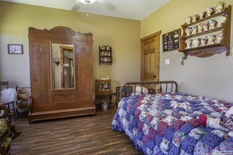 1891 State Highway 97 E Floresville TX 78114