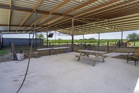 1891 State Highway 97 E Floresville TX 78114