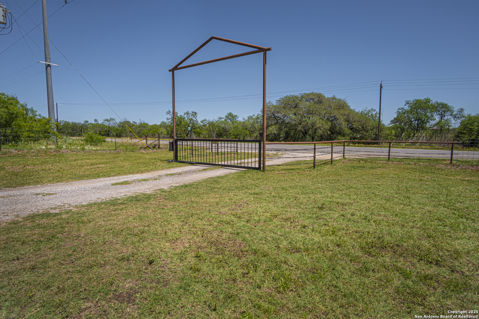 1891 State Highway 97 E Floresville TX 78114