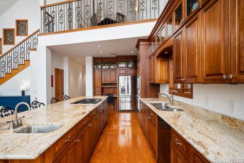 275 Lookout Drive Lakehills TX 78063