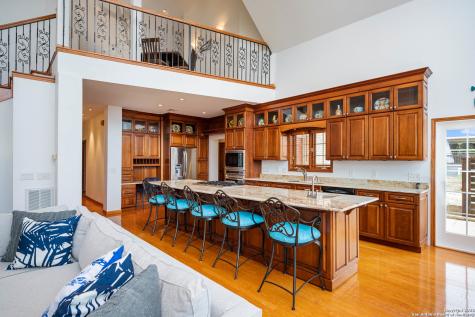 275 Lookout Drive Lakehills TX 78063