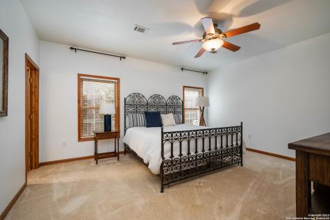 275 Lookout Drive Lakehills TX 78063