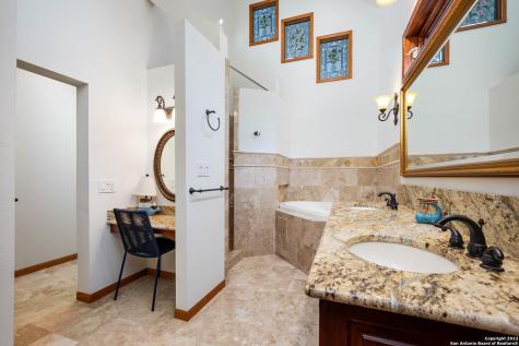 275 Lookout Drive Lakehills TX 78063