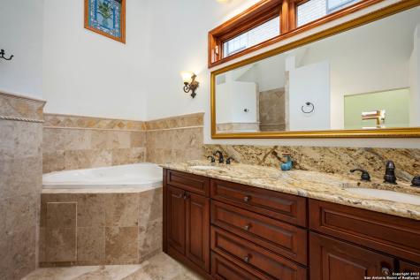 275 Lookout Drive Lakehills TX 78063