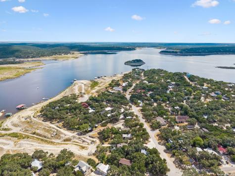 275 Lookout Drive Lakehills TX 78063