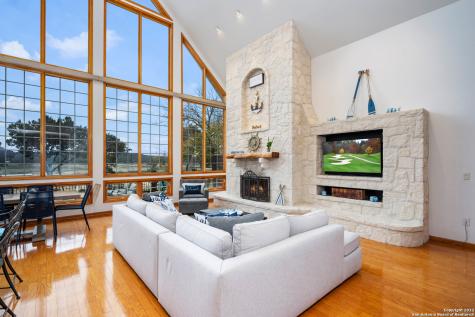 275 Lookout Drive Lakehills TX 78063