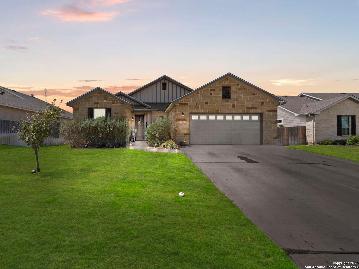219 Valley Forge Pleasanton TX 78064