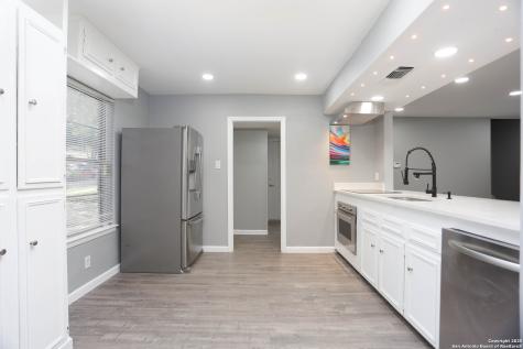 10406 Greenbay San Antonio TX 78230