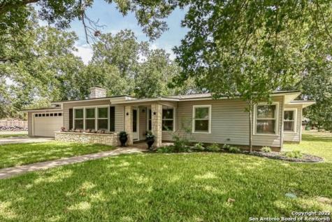 1406 29th Street Hondo TX 78861