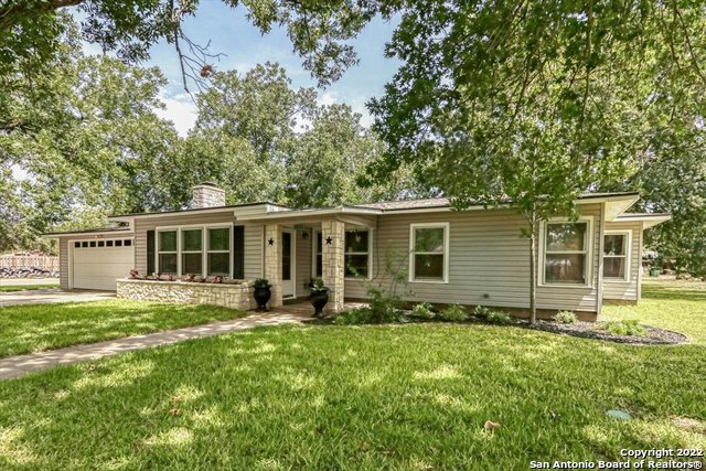 1406 29th Street Hondo TX 78861