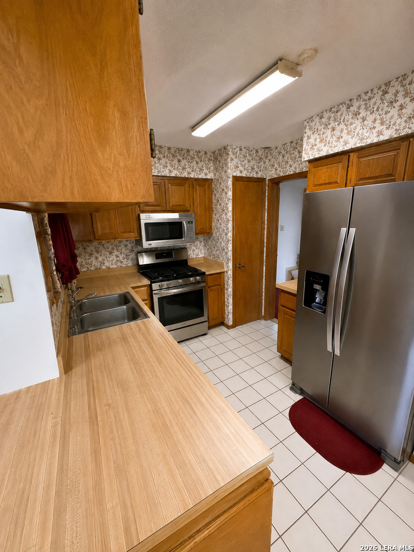 9334 Jorwoods Drive San Antonio TX 78250
