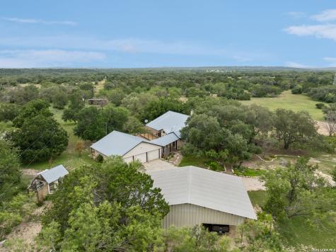4125 County Road 251 Hondo TX 78861