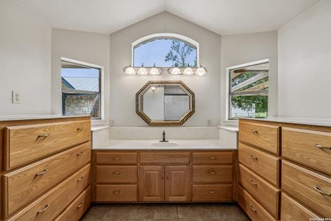 4125 County Road 251 Hondo TX 78861