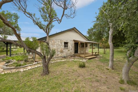 4125 County Road 251 Hondo TX 78861