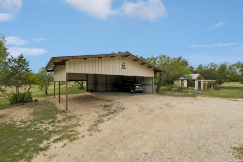 4125 County Road 251 Hondo TX 78861