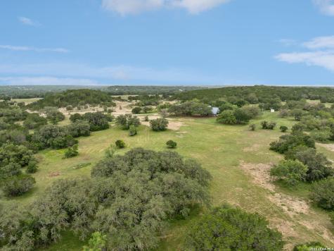 4125 County Road 251 Hondo TX 78861