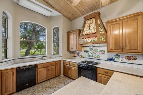 4125 County Road 251 Hondo TX 78861