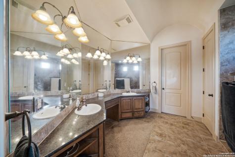 438 County Road 367 Hondo TX 78861