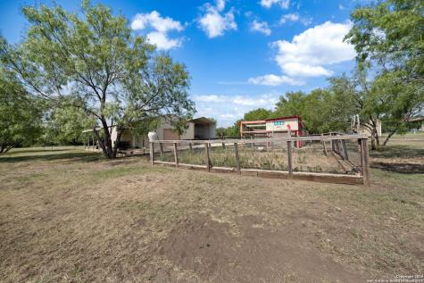 438 County Road 367 Hondo TX 78861