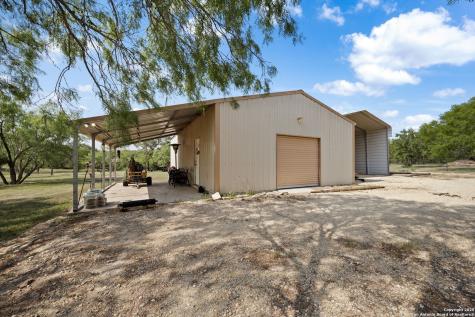 438 County Road 367 Hondo TX 78861