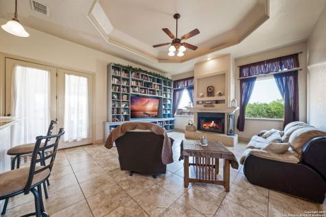 438 County Road 367 Hondo TX 78861