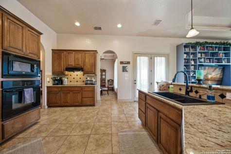 438 County Road 367 Hondo TX 78861