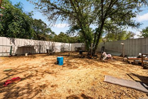 4203 Cotton Oaks Drive Elmendorf TX 78112