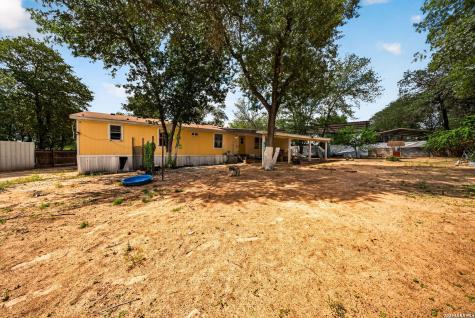 4203 Cotton Oaks Drive Elmendorf TX 78112