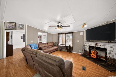 4203 Cotton Oaks Drive Elmendorf TX 78112