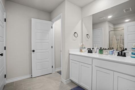 16523 Rosemary Ridge Elmendorf TX 78112