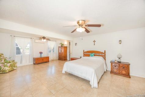 1849 County Road 340 Knippa TX 78870