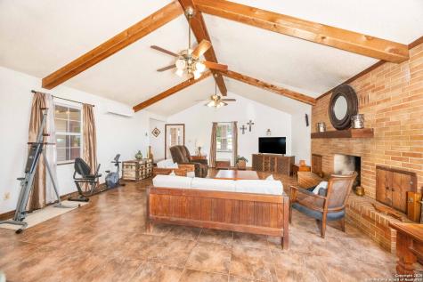 1849 County Road 340 Knippa TX 78870