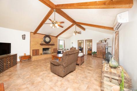 1849 County Road 340 Knippa TX 78870