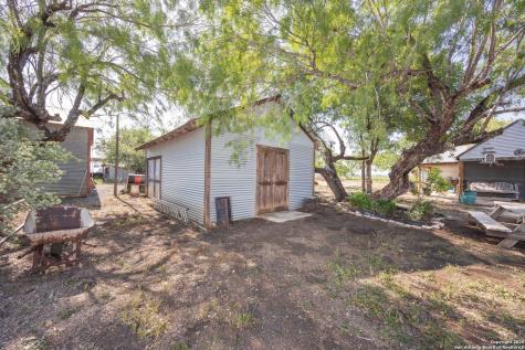 1849 County Road 340 Knippa TX 78870
