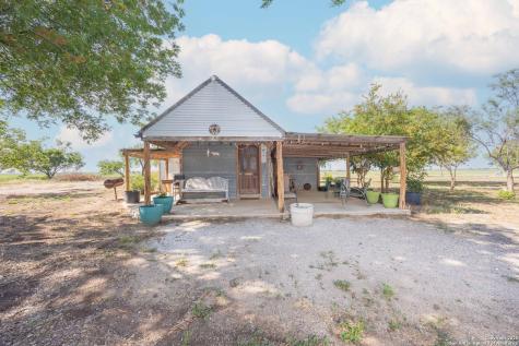 1849 County Road 340 Knippa TX 78870