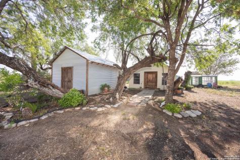 1849 County Road 340 Knippa TX 78870