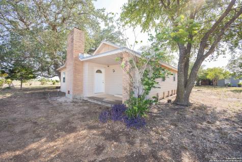 1849 County Road 340 Knippa TX 78870