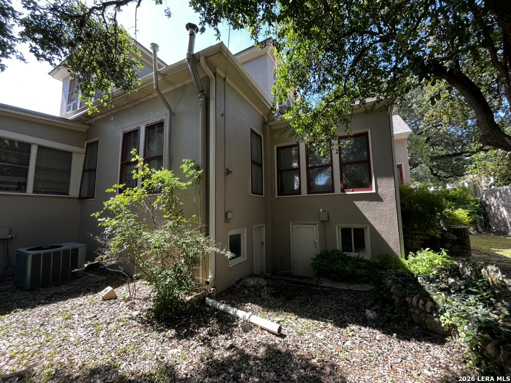 134 W Agarita Avenue San Antonio TX 78212