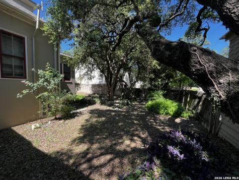 134 W Agarita Avenue San Antonio TX 78212