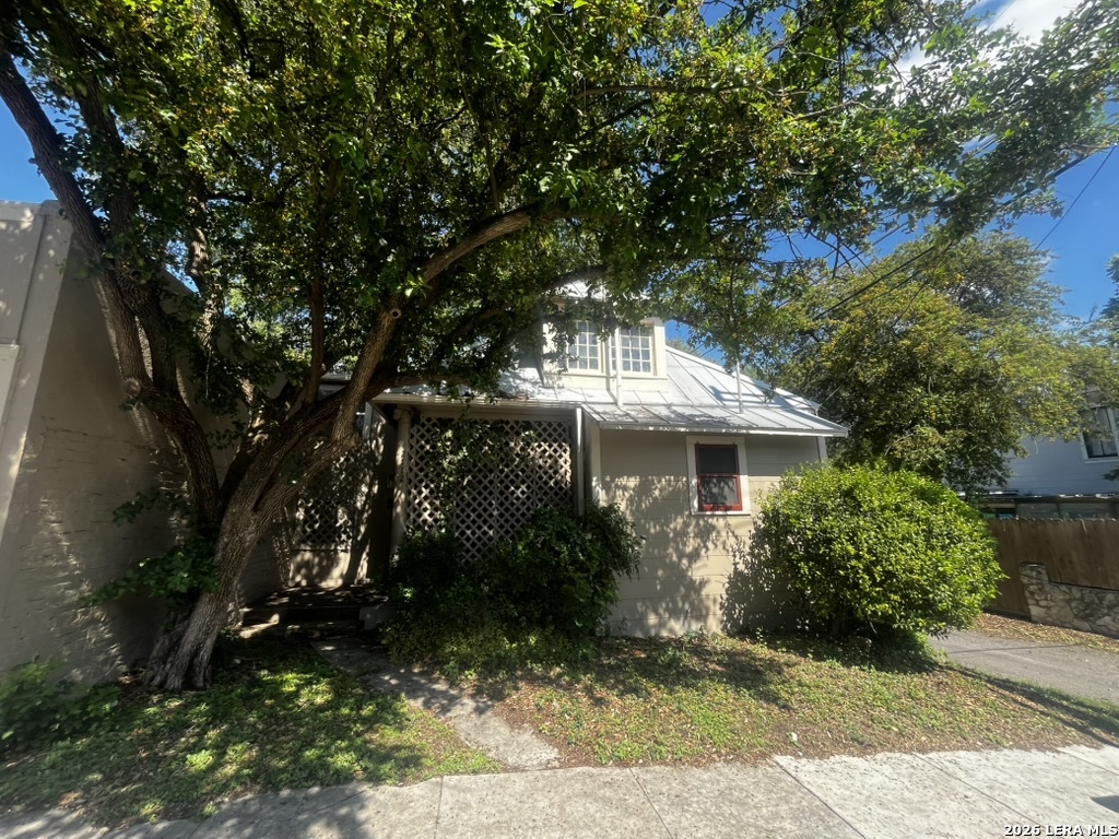 134 W Agarita Avenue San Antonio TX 78212