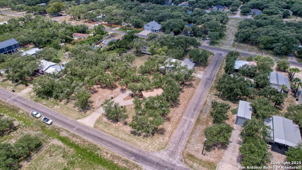 527 N Traylor Rockport TX 78382