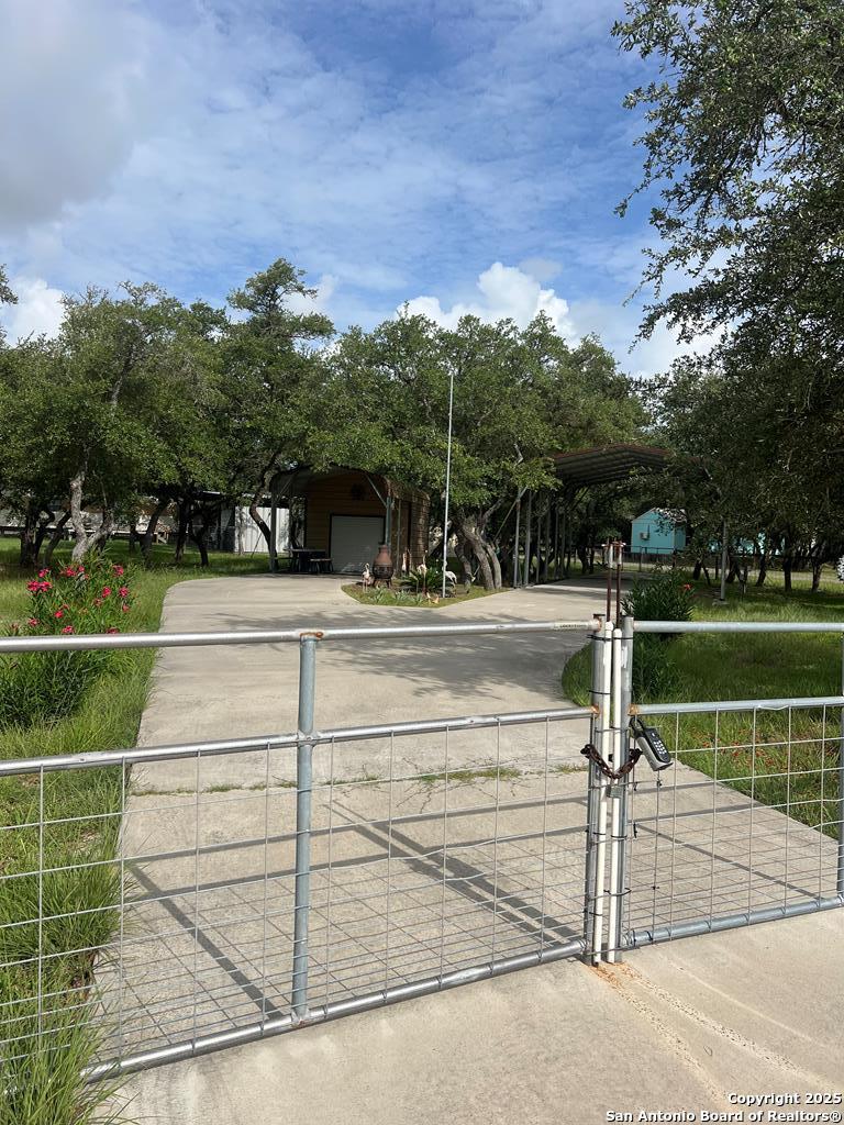 527 N Traylor Rockport TX 78382