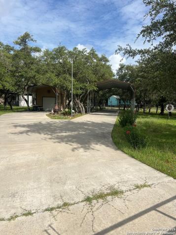527 N Traylor Rockport TX 78382