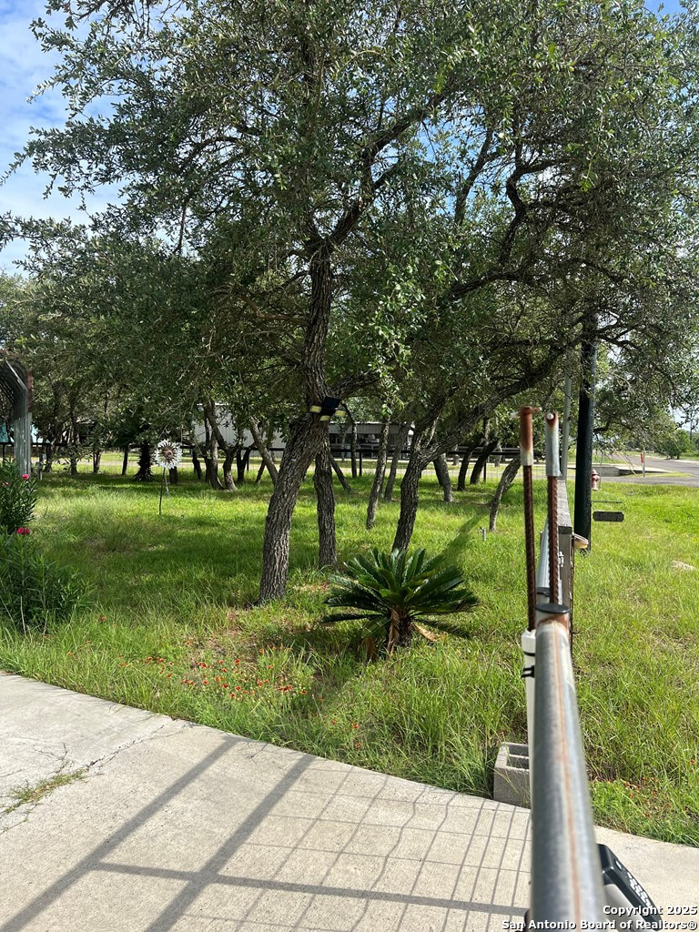 527 N Traylor Rockport TX 78382
