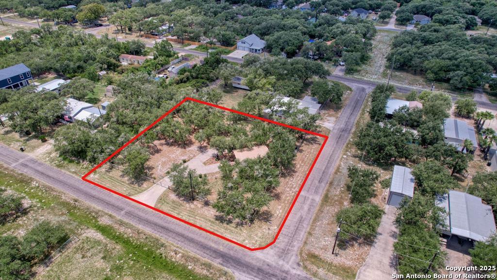 527 N Traylor Rockport TX 78382